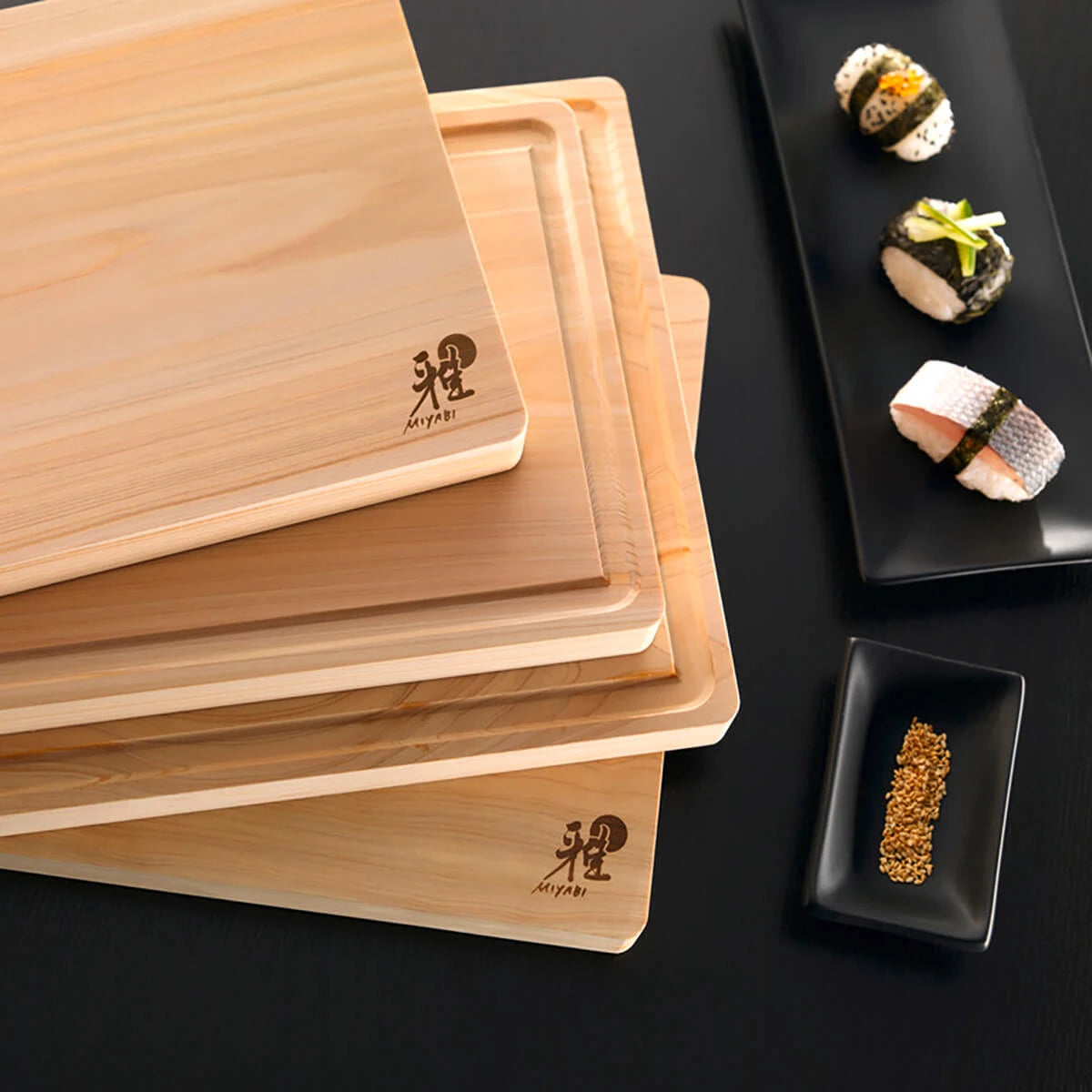 Hinoki Cutting board, 35 x 20 x 3 cm.