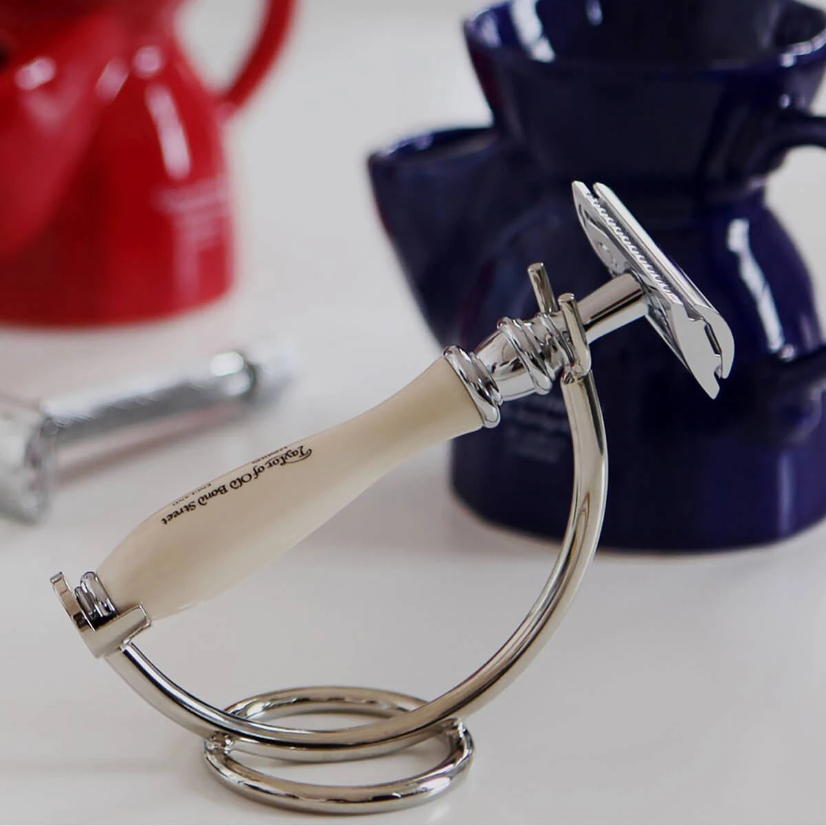 Holder for Shaver, Curved