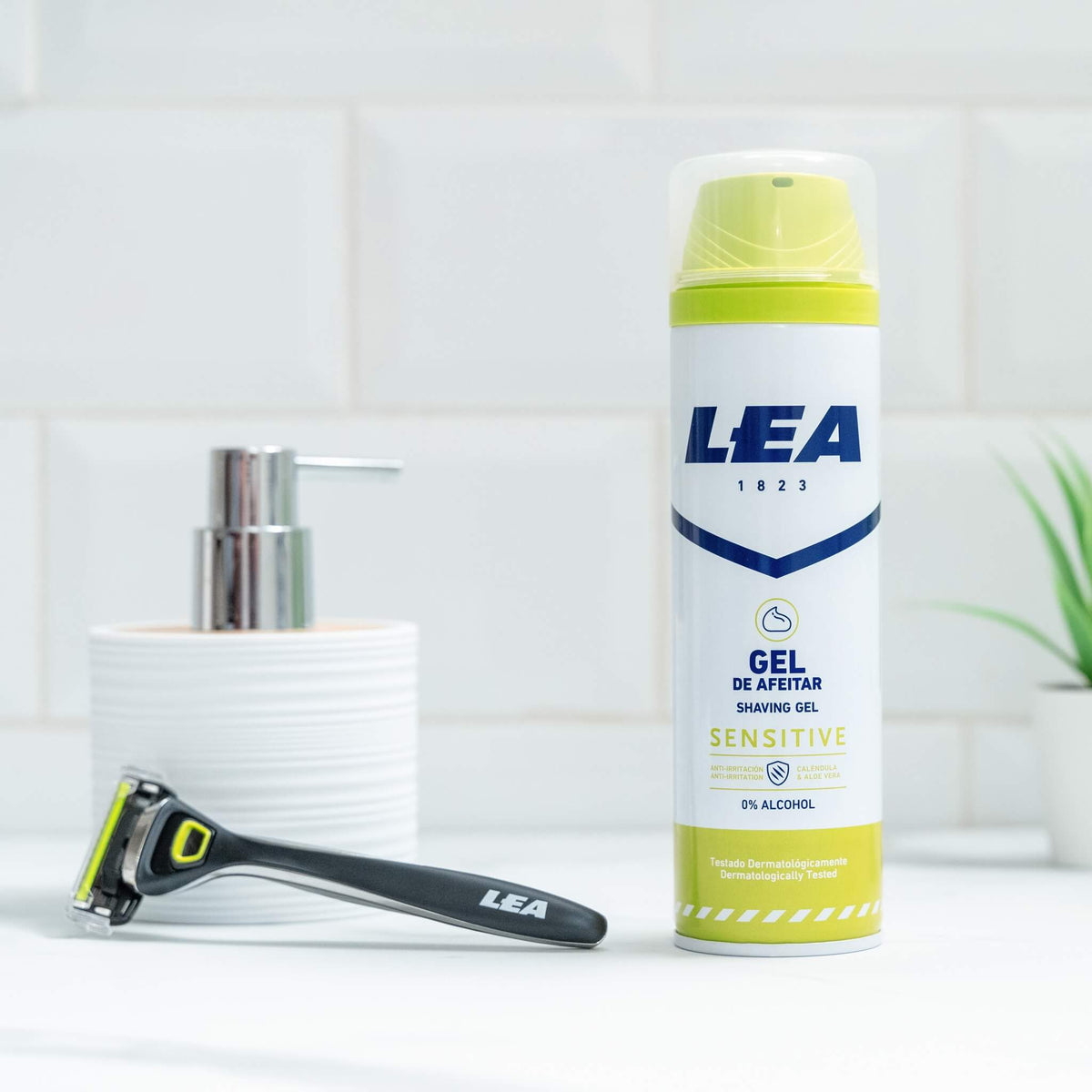 Sensitive Shaving Gel, 200 ml.