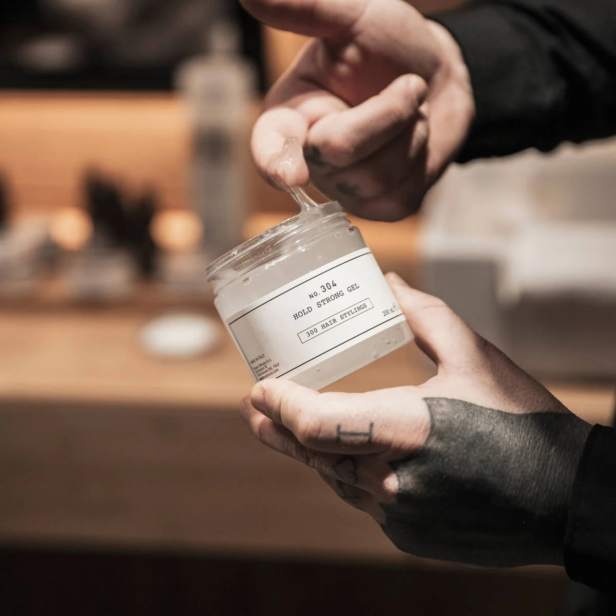 Hold Strong Gel, No. 304, 200 ml.