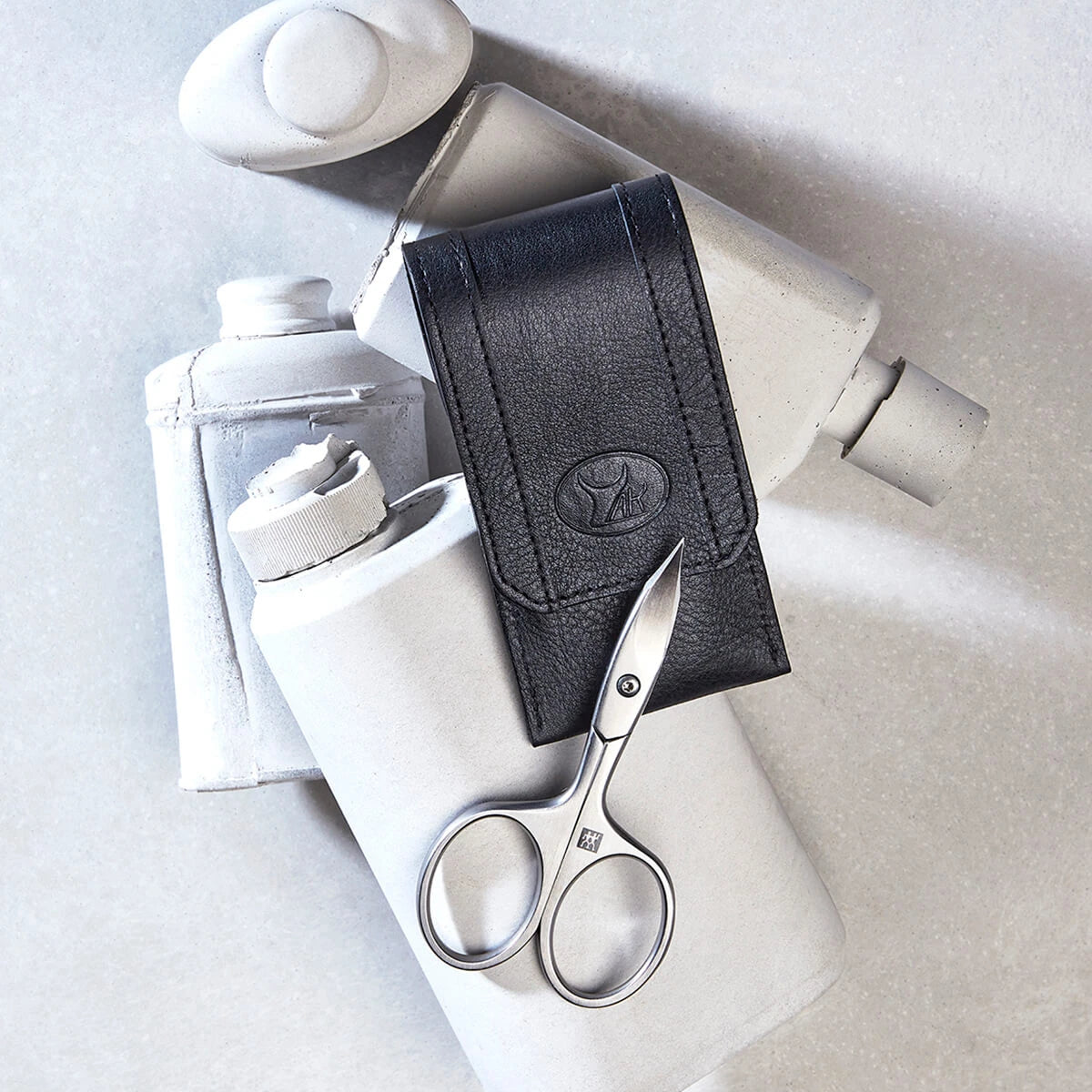 Manicure set, 3 pieces, Click-close case, Black Leather