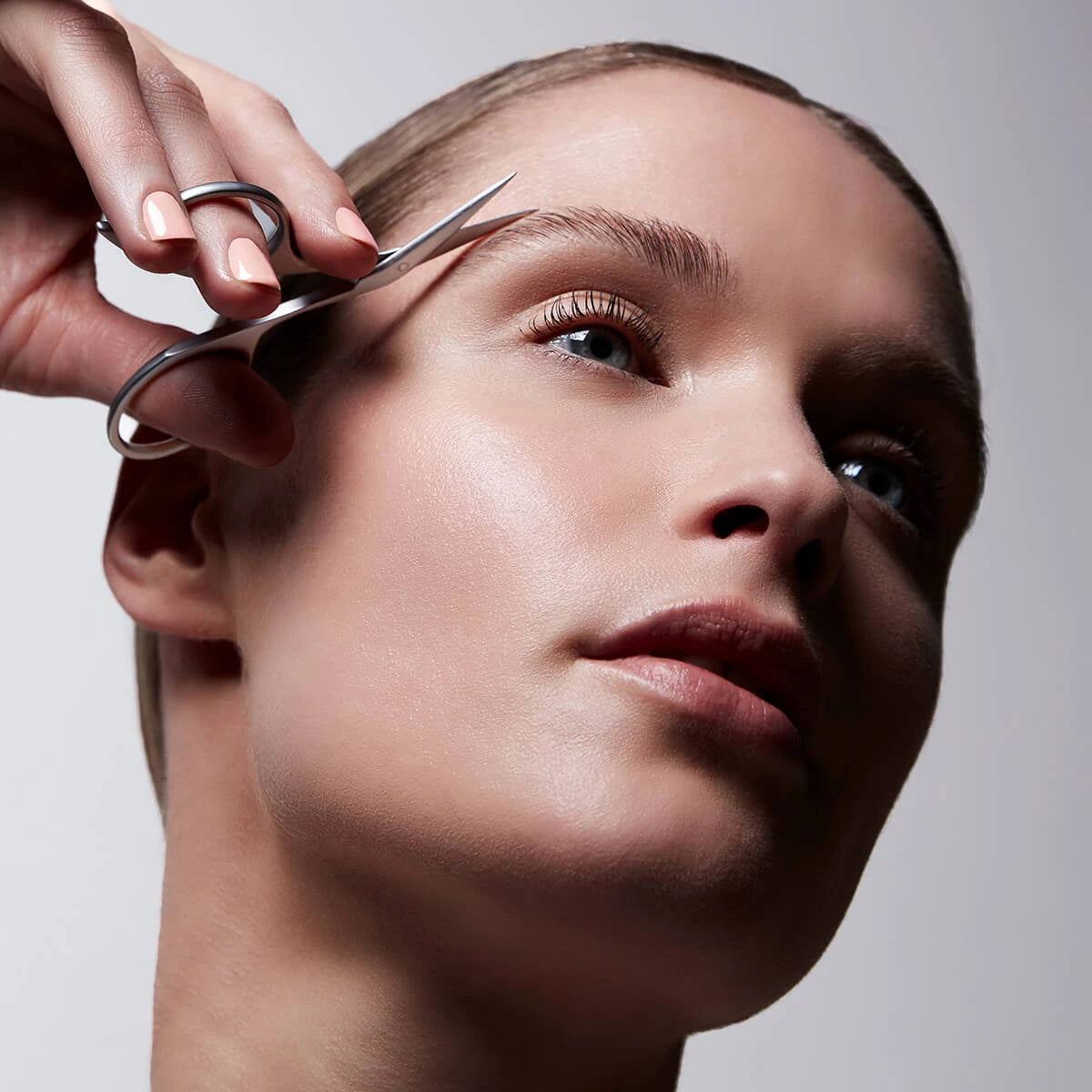 Eyebrow scissors, Curved
