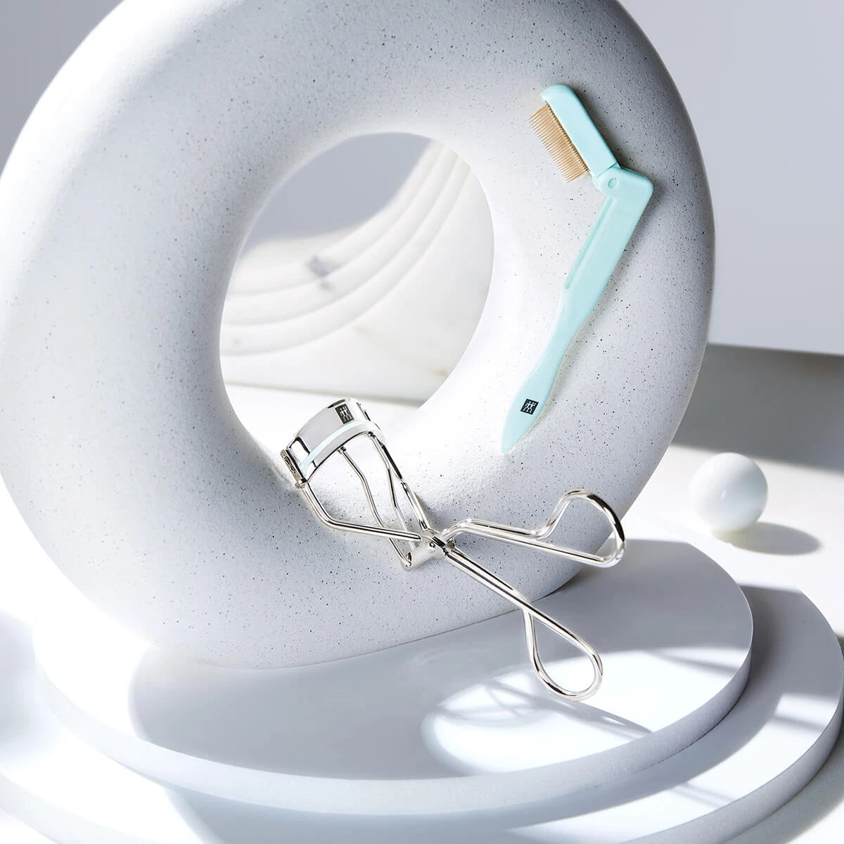 Eyelash curler