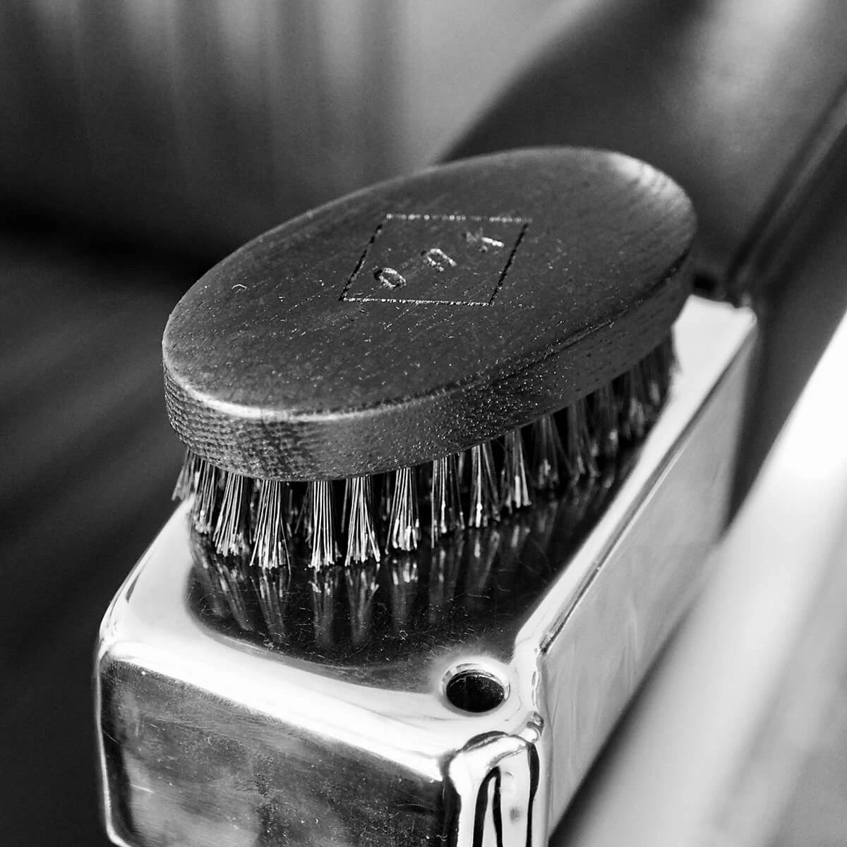 Beard brush, Oak wood