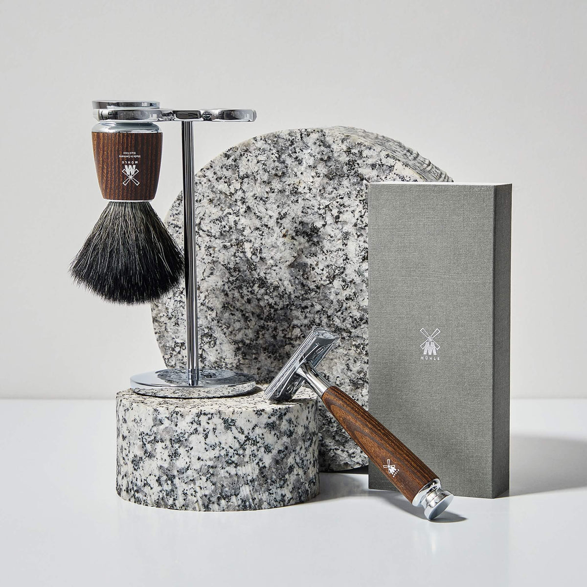 Shaving kit with DE razor, Fibre Shaving Brush and Holder, Rytmo, Ash