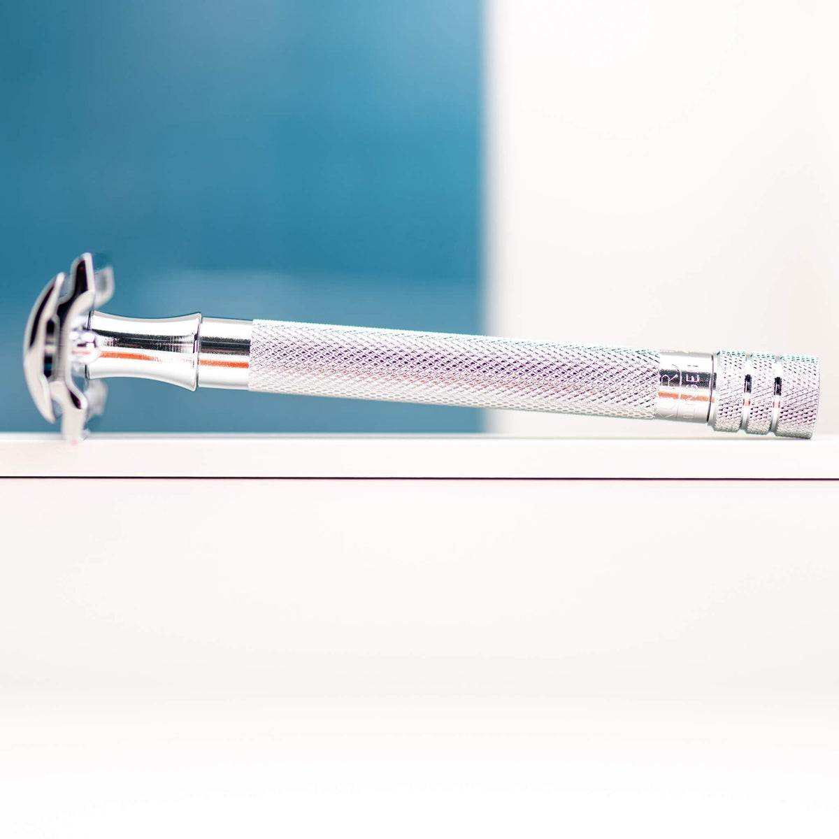 24C Safety Razor, Long, Chrome, Pink box