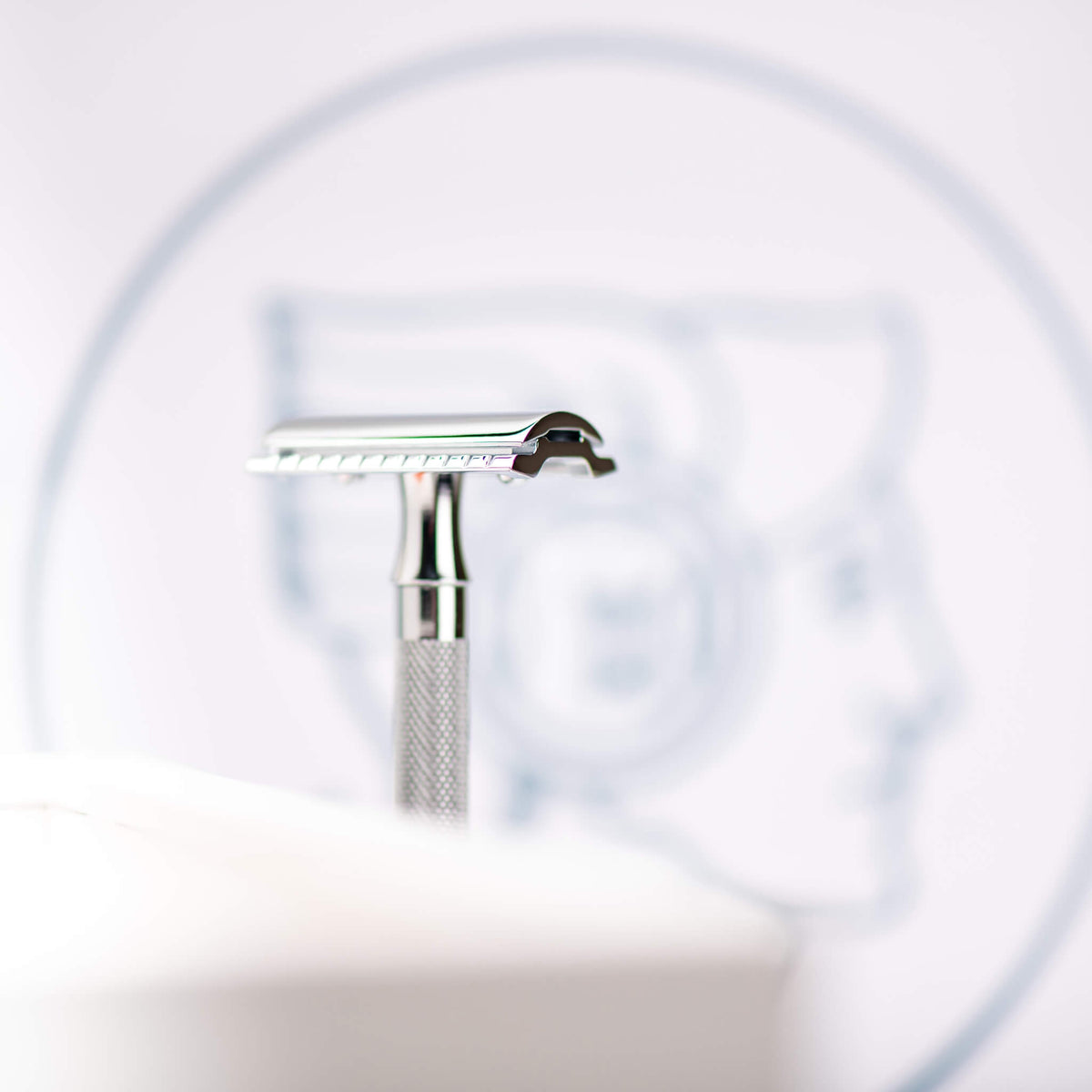 24C Safety Razor, Long, Chrome, Pink box